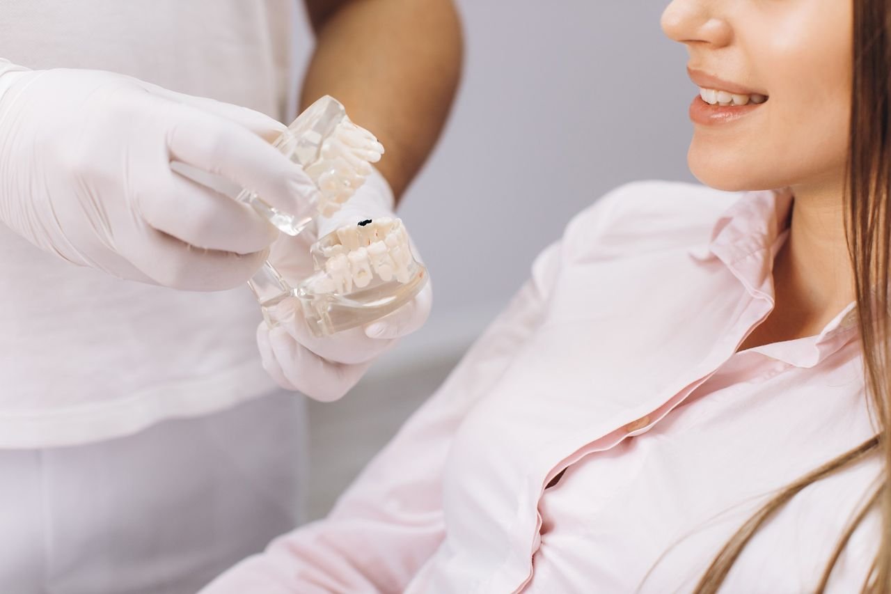 Provider showing a patient a clear model of the upper and lower jaws